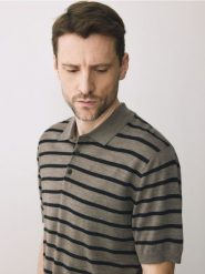 Wełniana koszulka polo - brązowy. Brązowe koszulki polo męskie Reserved, l, bez wzorów, z dzianiny, bez ramiączek. Za 179.99 zł.