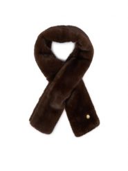 Guess Szalik AW5667 POL03 Brązowy ciemny. Brązowe szaliki i chusty damskie Guess, z aplikacjami, z poliesteru. Za 234.99 zł.