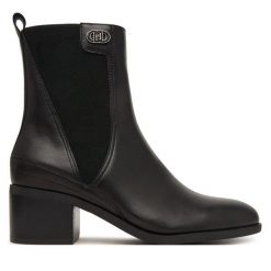 Botki Liu Jo. Czarne botki damskie Liu Jo, bez obcasa, na słupku, bez zapięcia. Za 789.99 zł.