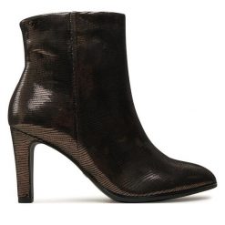 Botki Tamaris. Czarne botki damskie Tamaris, bez obcasa, na słupku, bez zapięcia. Za 239.99 zł.