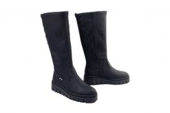 Rieker Z8990-00 black, kozaki damskie. Czarne kozaki damskie Rieker, bez obcasa, na koturnie. Za 365.42 zł.
