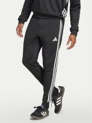 Adidas Spodnie dresowe Tiro 25 Essentials Sweat JC5464 Czarny Regular Fit. Czarne spodnie sportowe męskie Adidas, m, bez wzorów, z dresówki, do piłki nożnej. Za 149.99 zł.