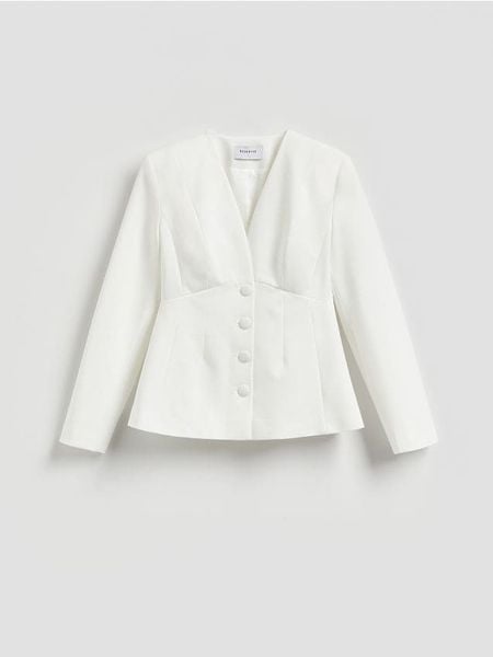 Taliowana marynarka - biały. Białe żakiety damskie Reserved, l, bez wzorów, z tkaniny. Za 239.99 zł.