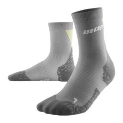 Skarpety kompresyjne sportowe męskie CEP Ultralight krótkie. Szare skarpety męskie CEP, bez wzorów, z materiału. Za 74.00 zł.