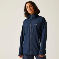Kurtka turystyczna przeciwdeszczowa damska Bosfield wodoodporna. Niebieskie kurtki damskie Regatta, bez wzorów, z materiału, bez kaptura, trekkingowe. W wyprzedaży za 157.49 zł.