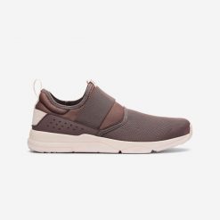 Buty do chodzenia damskie Newfeel PW 160 Slip On. Białe obuwie sportowe damskie Decathlon, bez wzorów, z kauczuku, sportowe, bez zapięcia. Za 119.99 zł.