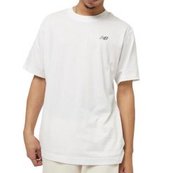 Koszulka na co dzień męska New Balance MT41509WT. Białe koszulki sportowe męskie New Balance, m, bez wzorów, bez kołnierzyka, bez ramiączek, do biegania. Za 169.00 zł.
