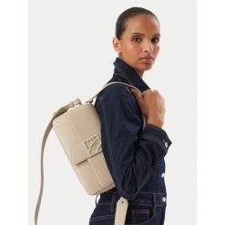 Torebka Armani Exchange. Brązowe torebki do ręki damskie Armani Exchange, bez wzorów, klasyczne, bez dodatków. Za 629.99 zł.