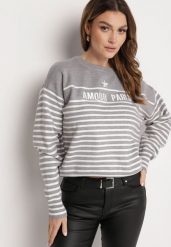 Szary Sweter z Bawełną w Paski z Haftowanym Napisem Zeanista. Szare swetry damskie Born2be, uniwersalny, z aplikacjami, z bawełny, eleganckie, bez kołnierzyka, bez ramiączek, długie, bez kaptura. Za 84.99 zł.