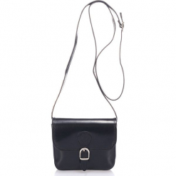 Skórzana torebka w kolorze czarnym - 17 x 16 x 6 cm. Czarne torby na ramię damskie Black Bags. W wyprzedaży za 130.95 zł.