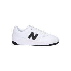 Buty na co dzień unisex NEW BALANCE BB80 wygląd skóry. Białe obuwie sportowe damskie New Balance, bez wzorów, ze skóry, trekkingowe. Za 399.00 zł.