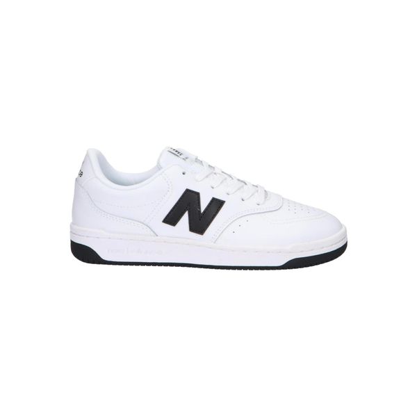 Buty na co dzień unisex NEW BALANCE BB80 wygląd skóry. Białe obuwie sportowe damskie New Balance, bez wzorów, ze skóry, trekkingowe. Za 399.00 zł.