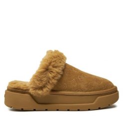 Kapcie Guess. Brązowe kapcie damskie Guess, z aplikacjami. Za 369.99 zł.