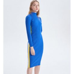 Sukienka midi w prążki - Niebieski. Sukienki damskie Cropp. W wyprzedaży za 29.99 zł.