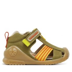 Sandały Biomecanics. Brązowe sandały chłopięce Biomecanics, bez zapięcia. Za 119.99 zł.