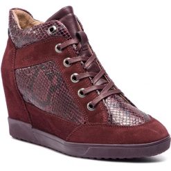 Sneakersy GEOX - D Carum C D84ASC 02241 C7J7B Dk Burgundy/Bordeaux. Czerwone półbuty damskie Geox, bez wzorów, z materiału, bez obcasa, na koturnie, bez zapięcia. W wyprzedaży za 329.00 zł.