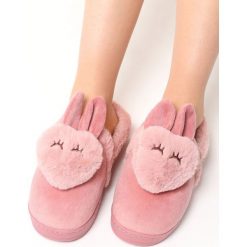 Różowe Kapcie Hearty Hare. Czerwone kapcie damskie Born2be, z materiału. Za 34.99 zł.