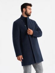 Płaszcz męski z asymetrycznym zapięciem i wysokim kołnierzem – granatowy V3 - Rozmiar: XL. Niebieskie płaszcze męskie Ombre Clothing, m, z aplikacjami, z materiału, eleganckie, długie, bez kaptura. W wyprzedaży za 397.49 zł.