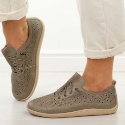 Szare skórzane półbuty damskie barefoot M.Daszyński Ol38-7. Szare półbuty damskie M.Daszyński, na jesień, bez wzorów, z jeansu, klasyczne, bez obcasa, na płaskiej podeszwie, bez zapięcia. W wyprzedaży za 206.10 zł.