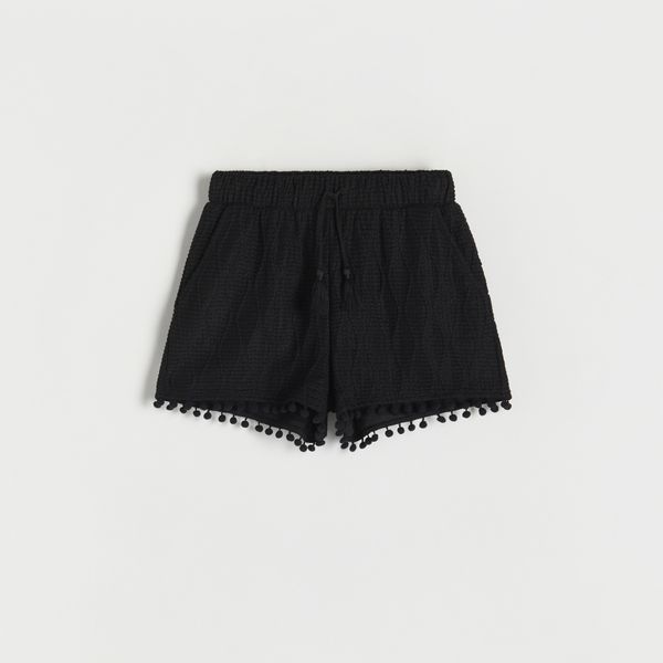 Szorty z wiązaniem - czarny. Czarne szorty damskie Reserved, l, bez wzorów, z bawełny. W wyprzedaży za 29.99 zł.