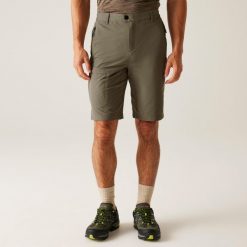 Spodenki trekkingowe męskie Highton. Zielone krótkie spodenki sportowe męskie Regatta, m, bez wzorów, trekkingowe. W wyprzedaży za 190.80 zł.