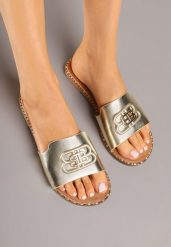 Złote Klapki w Eleganckim Stylu Zdobione Aplikacją Miralinea. Żółte klapki damskie Renee, z aplikacjami, eleganckie, bez obcasa, na płaskiej podeszwie. Za 49.99 zł.