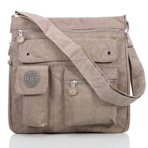 Raportówka beżowa BAGSTREET SP-05-LB. Brązowe torby na ramię damskie Bag Street, bez wzorów, z materiału, street, duże, bez dodatków. Za 89.00 zł.