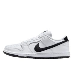 Buty do chodzenia dla dorosłych Nike SB Dunk Low White Black. Białe obuwie sportowe damskie Nike, bez wzorów, z gumy, trekkingowe. Za 986.64 zł.