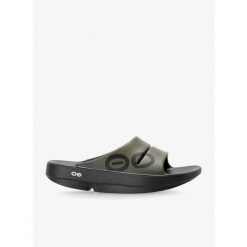 Klapki Oofos Ooahh Sport. Zielone klapki damskie OOFOS, bez wzorów, sportowe, bez obcasa. Za 314.99 zł.