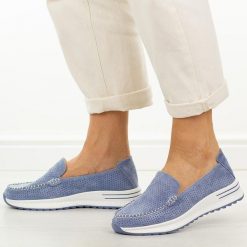 Granatowe ażurowe skórzane mokasyny damskie Jezzi 9793. Niebieskie mokasyny damskie Jezzi, z jeansu, casualowe. Za 239.00 zł.