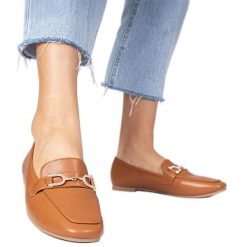 Brązowe eleganckie mokasyny z cyrkoniami. Brązowe mokasyny damskie ze skóry ekologicznej, eleganckie. Za 75.95 zł.