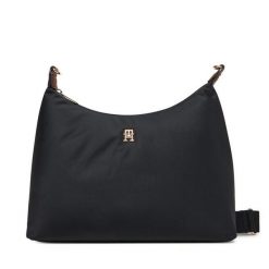 Torebka Tommy Hilfiger. Czarne torebki do ręki damskie Tommy Hilfiger, bez wzorów, klasyczne, bez dodatków. Za 369.99 zł.