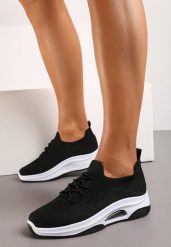 Czarne Wsuwane Buty Sportowe z Elastyczną Cholewką i Ozdobną Wstawką na Podeszwie Moonsara. Czarne obuwie sportowe damskie Born2be, bez wzorów, z jeansu, na fitness i siłownię. Za 49.99 zł.
