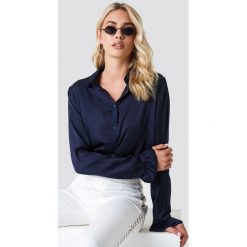 NA-KD Satynowa koszula - Blue,Navy. Niebieskie koszule damskie NA-KD Trend, z poliesteru, z falbankami. Za 121.95 zł.
