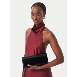 Torebka Steve Madden. Czarne kopertówki damskie Steve Madden, bez wzorów, bez dodatków. Za 429.99 zł.