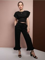 Spodnie loose z ozdobnymi falbanami - czarny. Czarne spodnie materiałowe damskie Sinsay, l, bez wzorów. Za 39.99 zł.