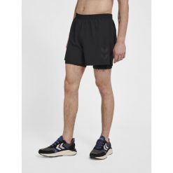 Szorty 2 w 1 Hummel MT Force. Czarne krótkie spodenki sportowe męskie Hummel, s, bez wzorów, z materiału, na fitness i siłownię. Za 234.00 zł.