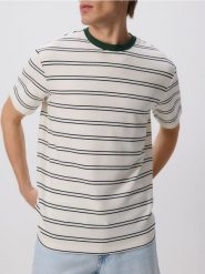 T-shirt comfort w paski - biały. Białe t-shirty męskie Reserved, l, bez wzorów, z bawełny, bez kołnierzyka. Za 69.99 zł.