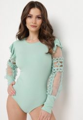 Miętowe Body z Wiskozy z Długim Rękawem Ozdobionym Ażurową Koronką i Falbanką Sumveni. Zielone bluzki damskie Born2be, l, w ażurowe wzory, z koronki, bez kołnierzyka, bez ramiączek. Za 69.99 zł.