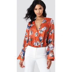 NA-KD Kopertowy bluzka z satyny - Red,Multicolor. Bluzki damskie marki NA-KD. Za 121.95 zł.