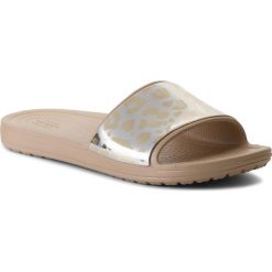 Półbuty CROCS - Sloane Grph Metallic Slide W 205133 Gold/Gold. Półbuty damskie marki Crocs. W wyprzedaży za 139.00 zł.