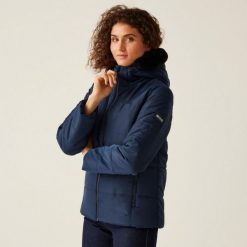 Kurtka puchowa z kapturem dla kobiet Regatta Winnie Baffle. Niebieskie kurtki damskie Regatta, l, bez wzorów, z materiału, z kapturem. Za 143.99 zł.