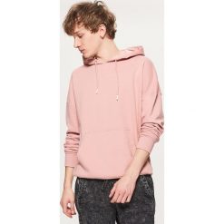 Bluza typu kangurka - Różowy. Bluzy męskie marki Cropp. W wyprzedaży za 39.99 zł.
