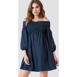 Trendyol Sukienka mini z marszczeniem - Navy. Niebieskie sukienki damskie Trendyol, dekolt w kształcie v. Za 60.95 zł.