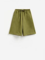 Bawełniane szorty bermudy - oliwkowy. Zielone szorty damskie Reserved, l, bez wzorów, z bawełny. Za 129.99 zł.