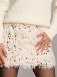 Spódnica mini z ozdobnymi cekinami - złoty. Żółte spódnice damskie Sinsay, l, bez wzorów, mini. Za 49.99 zł.