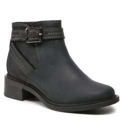 Botki Clarks. Czarne botki damskie Clarks, bez obcasa, na płaskiej podeszwie, bez zapięcia. Za 313.99 zł.