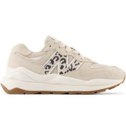 Buty do chodzenia damskie New Balance 5740. Brązowe obuwie sportowe damskie New Balance, bez wzorów, z materiału, trekkingowe. Za 613.75 zł.