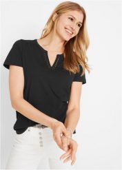 Shirt z dekoracyjnym dekoltem. Czarne bluzki damskie bonprix, bez wzorów, z bawełny, bez kołnierzyka, bez ramiączek. Za 52.99 zł.