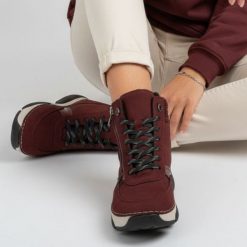 Trzewiki damskie Rieker, antistress ocieplane futerkiem i na grubej podeszwie, czerwone, 45960-35. Czerwone kozaki damskie Rieker, bez obcasa. Za 389.00 zł.